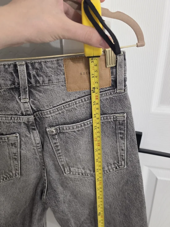 H&M Women's High-Rise Washed Grey Straight Jeans - Picture 7 of 7